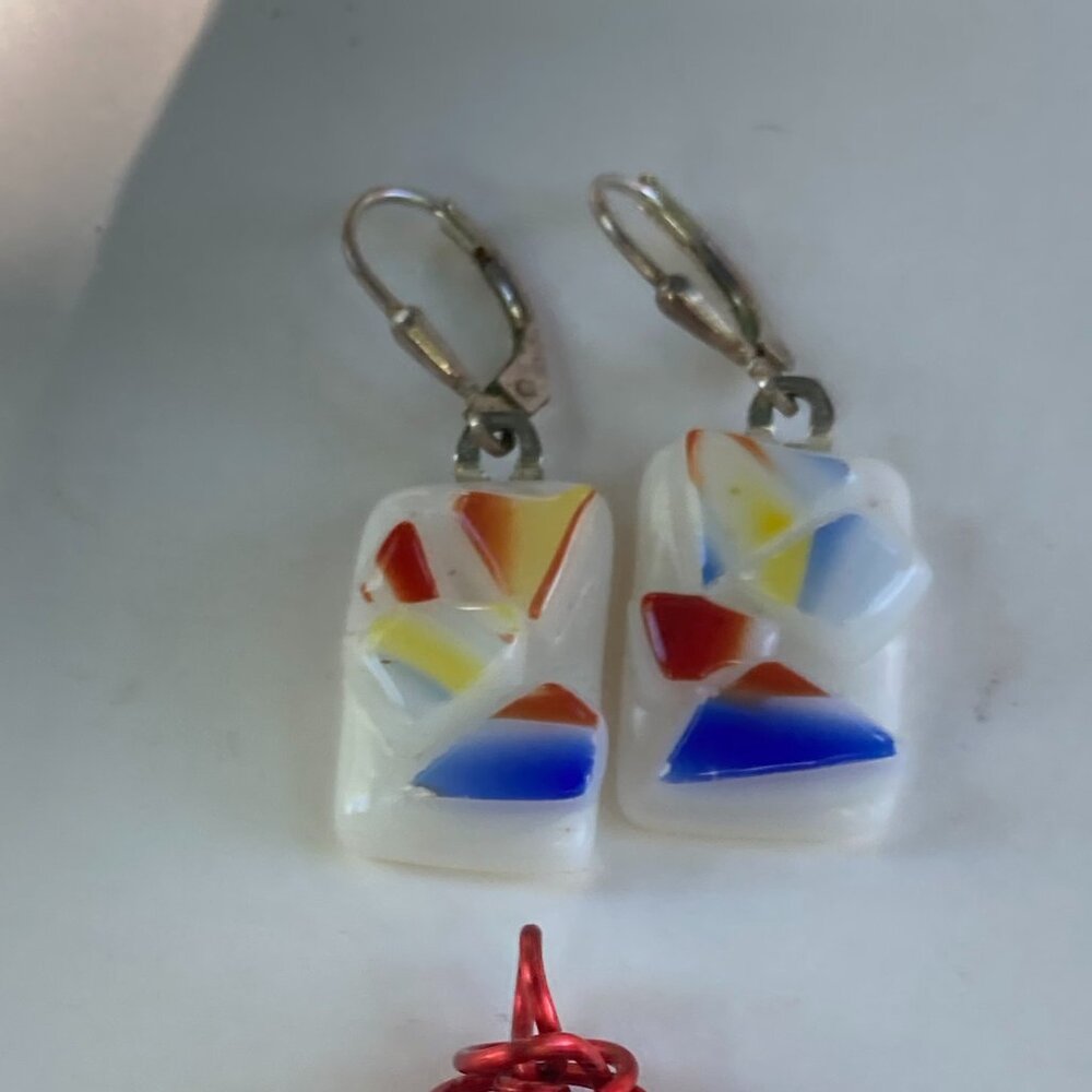 Colorful handmade art glass fan-shaped pendant and matching dangle earrings - Picture 6 of 7